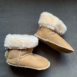 H&M toddler unisex faux suede shearling slippers